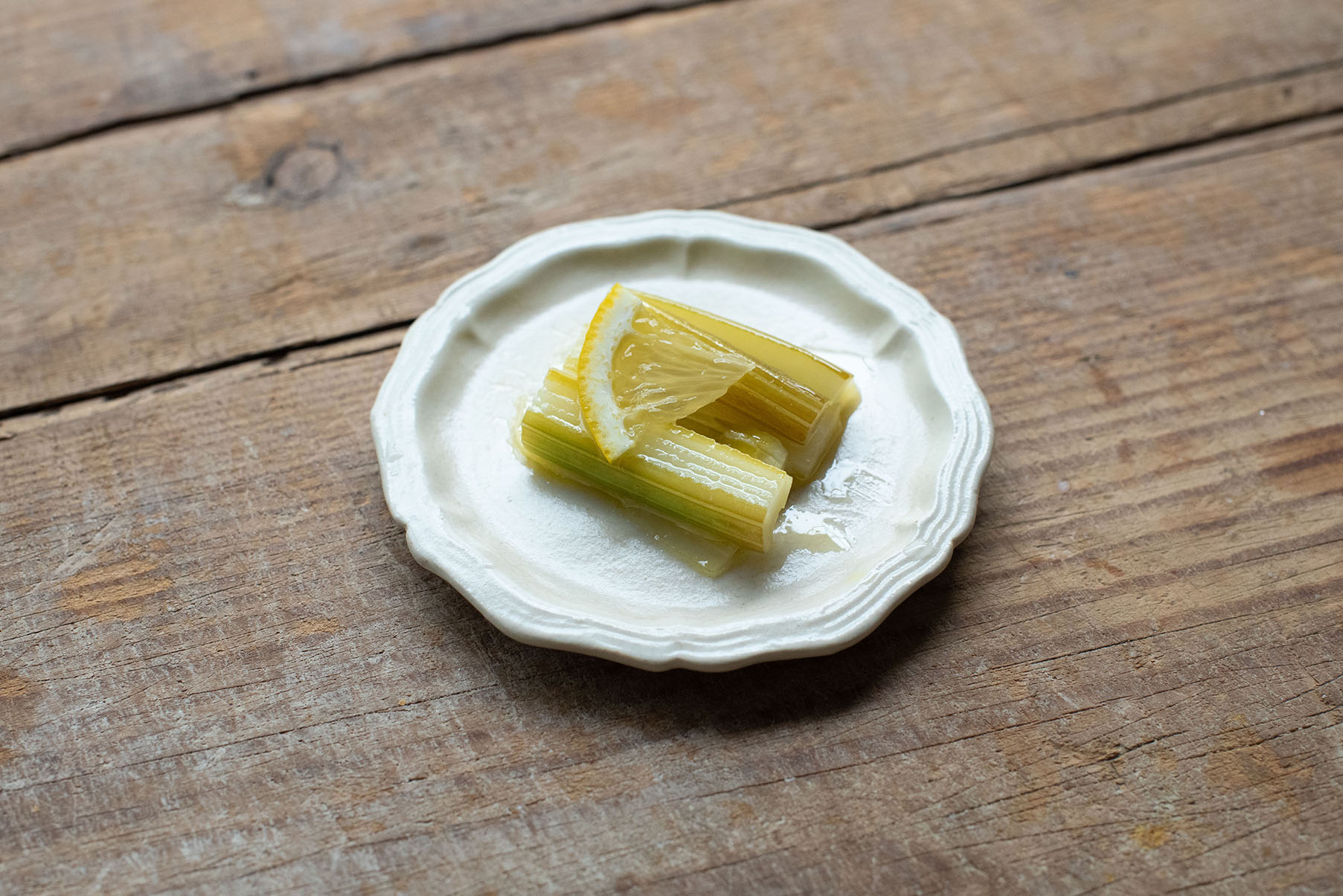 セロリの塩糀レモンオリーブオイル漬け