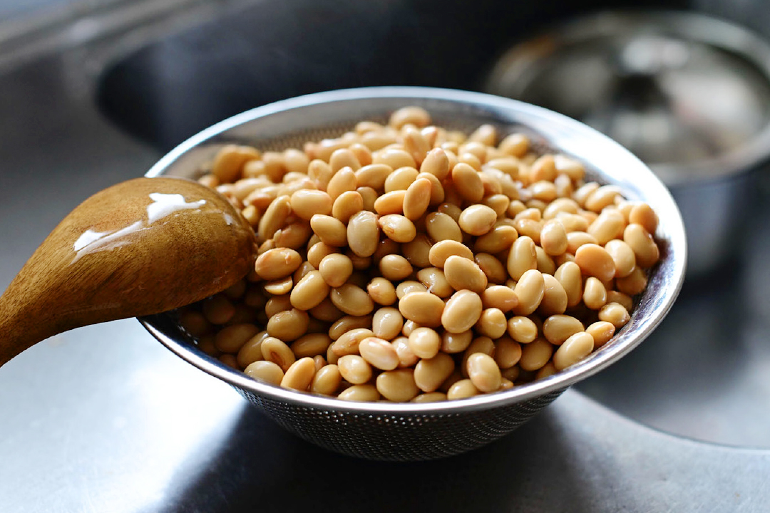 お味噌の仕込み方、煮た大豆